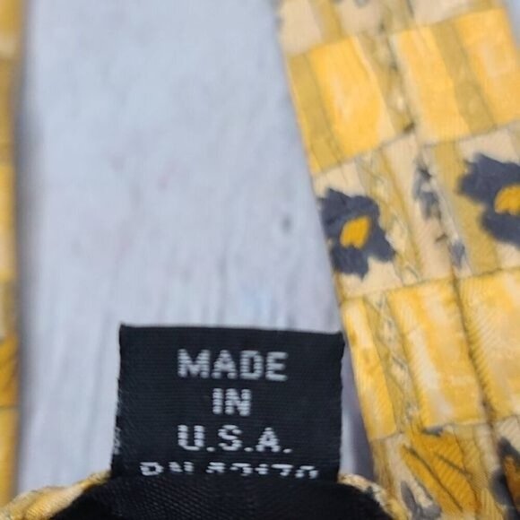 Vintage Geoffrey Beene Yellow Floral Silk Tie - Picture 4 of 11